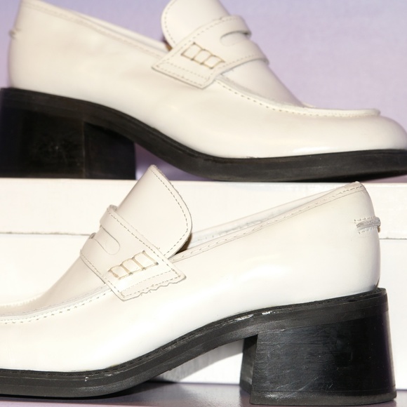 Steve Madden Shoes - Steve Madden White Lea Loafers Size 8